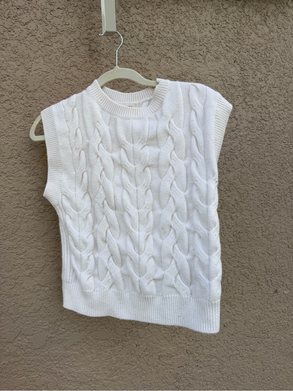Banana Republic Cream Cable Knit Sleeveless V-Neck Sweater Vest